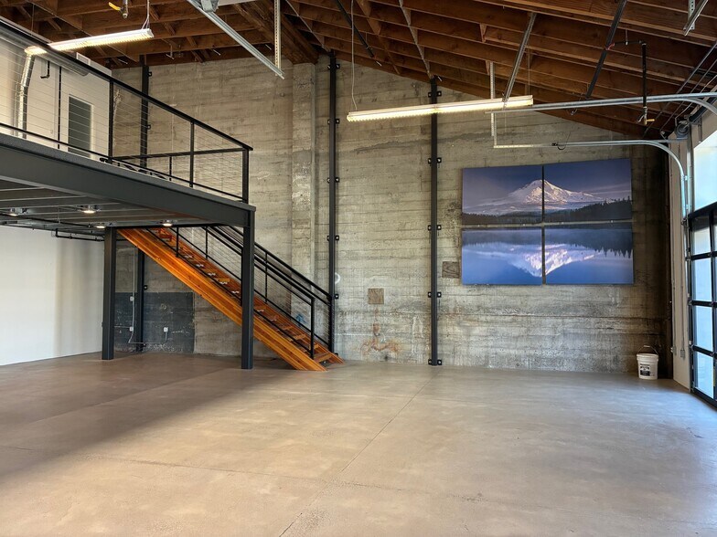 More Photos Of 2705-2715 SE 8th Ave, Portland Loft Creative Space For Lease