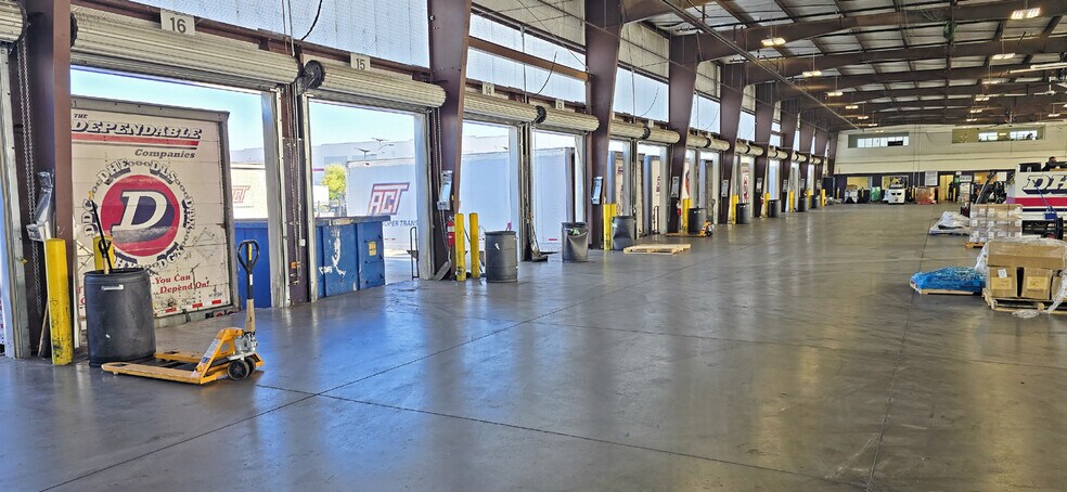 More Photos Of 2700 S 52nd Ave, Phoenix Truck Terminal For Lease