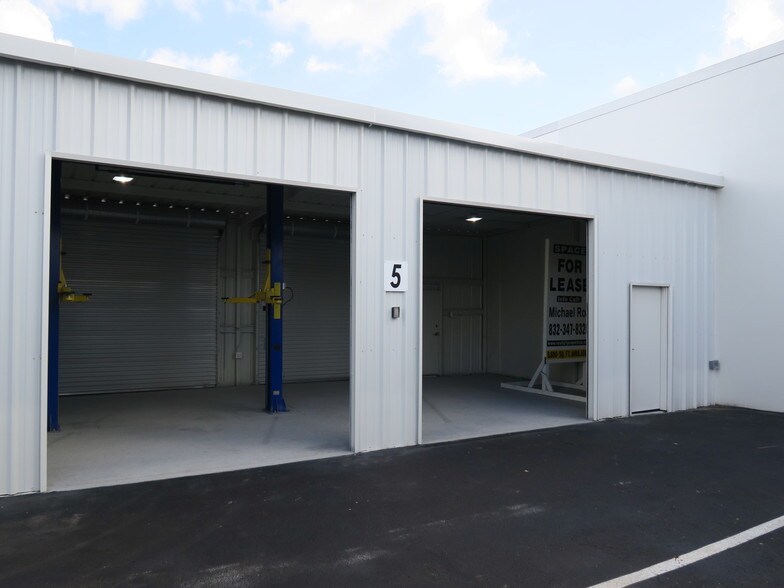 More Photos Of 5711 Star Ln, Houston Industrial For Sale