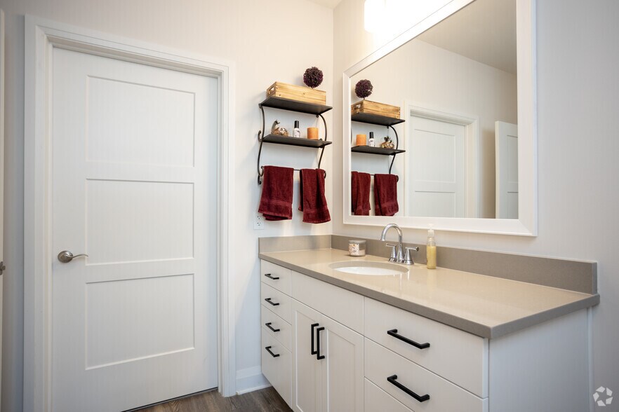 More Photos Of 140 E Monument Ave, Dayton Apartments For Lease