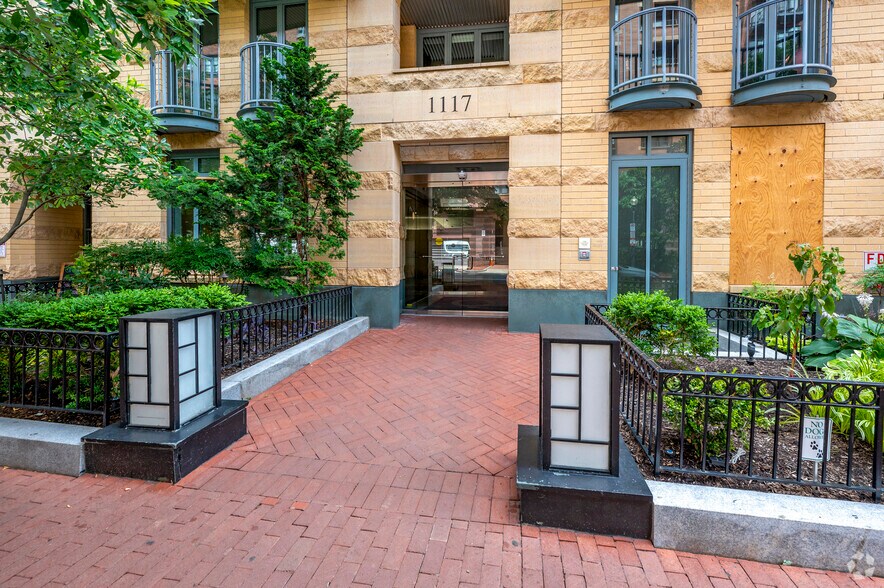 More Photos Of 1117 10th St NW, Washington Apartments For Lease