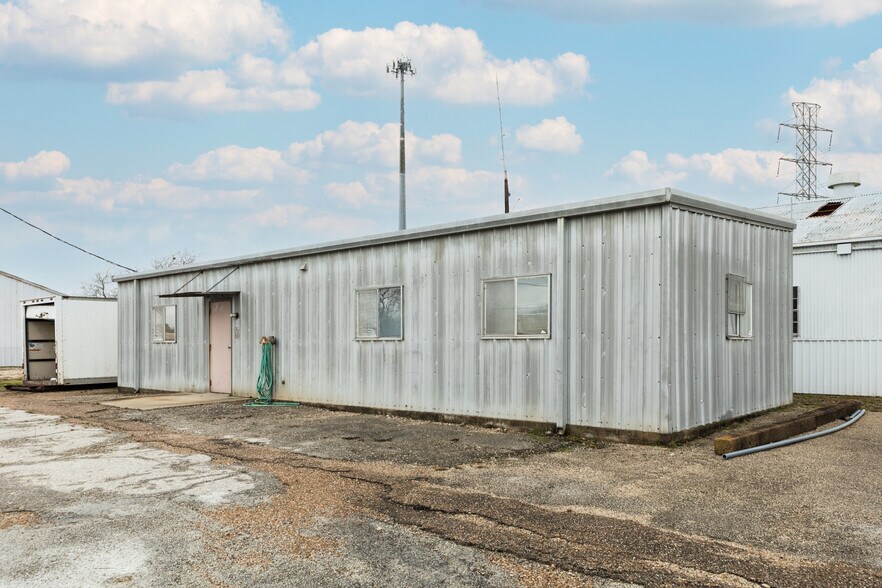 More Photos Of 2309 Zapata St, Freeport Warehouse For Lease