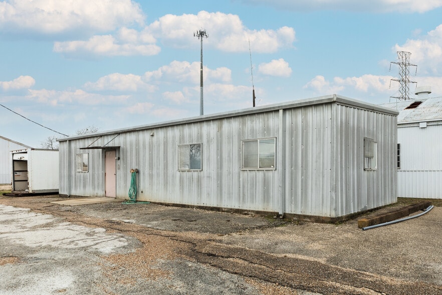 More Photos Of 2309 Zapata St, Freeport Warehouse For Sale