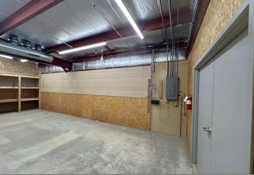 More Photos Of 633 1st Ave, Monroe Showroom For Lease