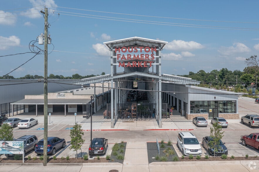 More Photos Of 2520 Airline Dr, Houston Storefront For Sale