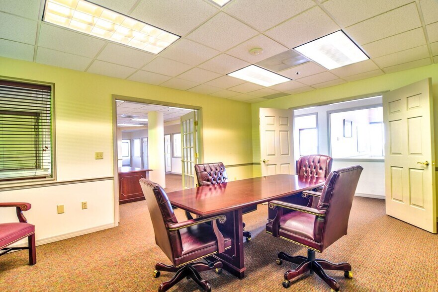 More Photos Of 1150 Cleveland St, Clearwater Office For Lease