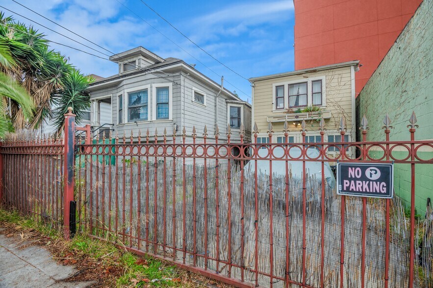 More Photos Of 2857 Ford St, Oakland Multifamily For Sale
