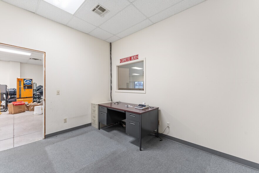 More Photos Of 2103 S Thompson St, Springdale Freestanding For Sale