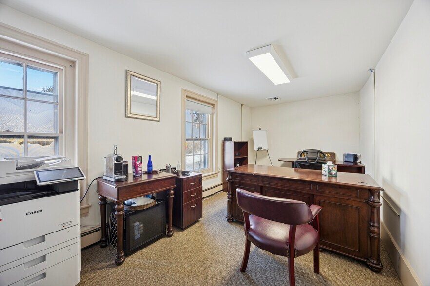 More Photos Of 46 Hilltown Pike, Line Lexington Office For Sale