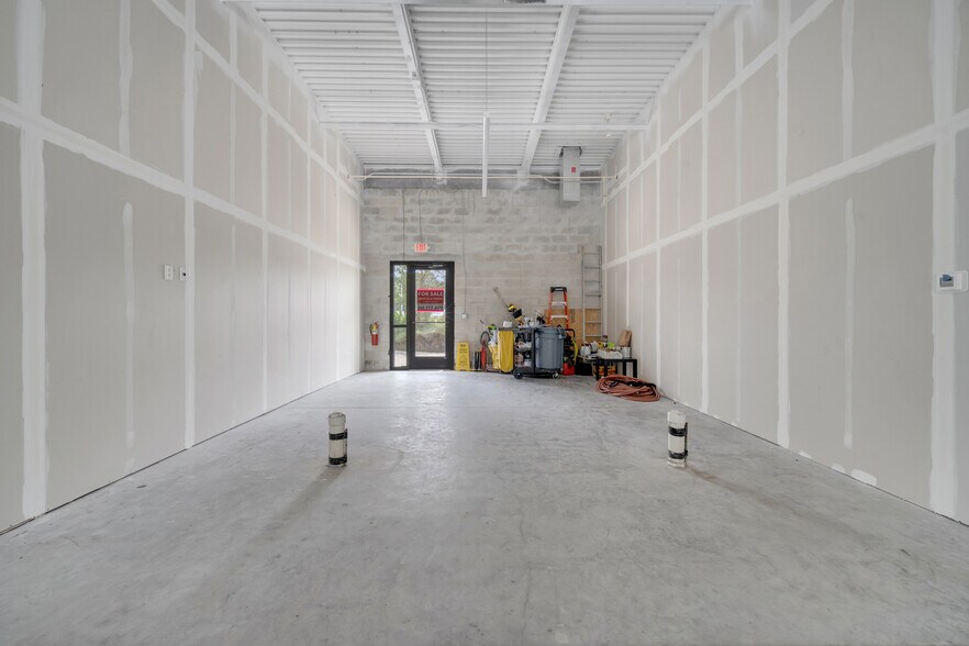 More Photos Of 3370 Rouse Rd, Orlando Storefront For Sale