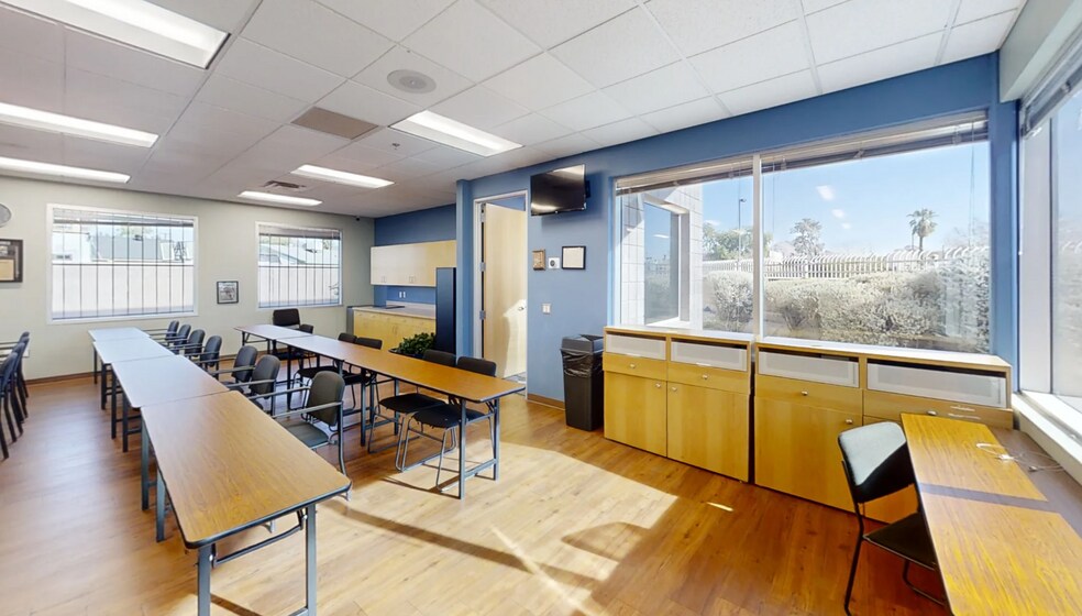 More Photos Of 4636 E McDowell Rd, Phoenix Distribution For Lease