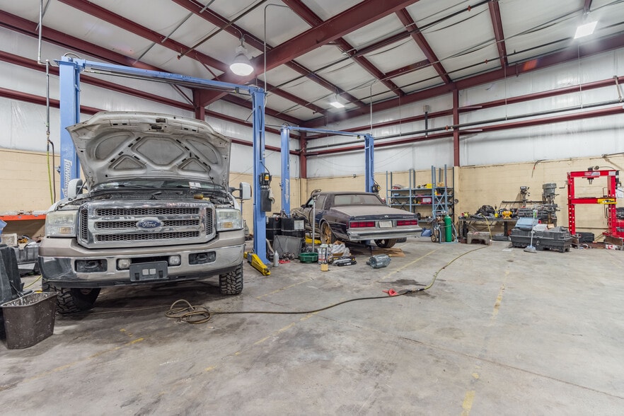 More Photos Of 111 N 12th St, West Columbia General Retail For Sale