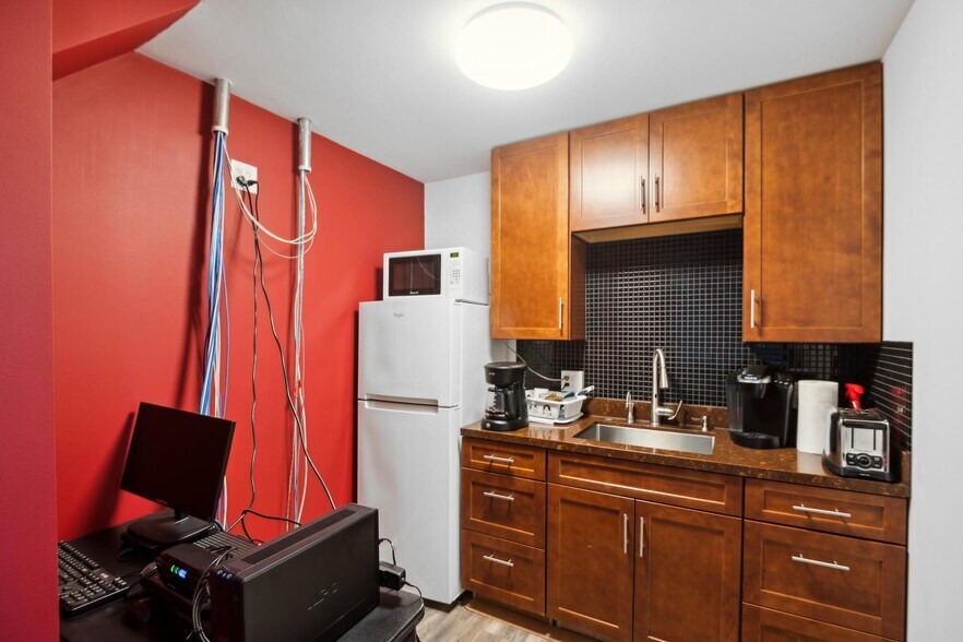 More Photos Of 1000 Calcot Pl, Oakland Warehouse For Lease