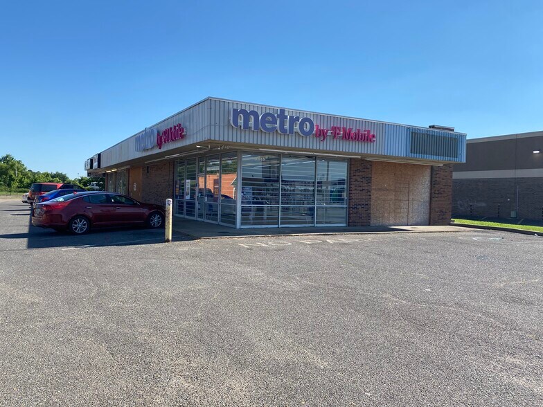 More Photos Of 3686-3694 S Mendenhall Rd, Memphis Bar For Sale