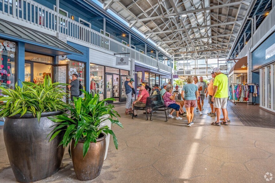 More Photos Of 1200 W Retta Esplanade, Punta Gorda Hotel For Lease