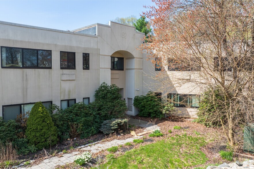 More Photos Of 182 Turnpike Rd, Westborough Loft Creative Space For Lease