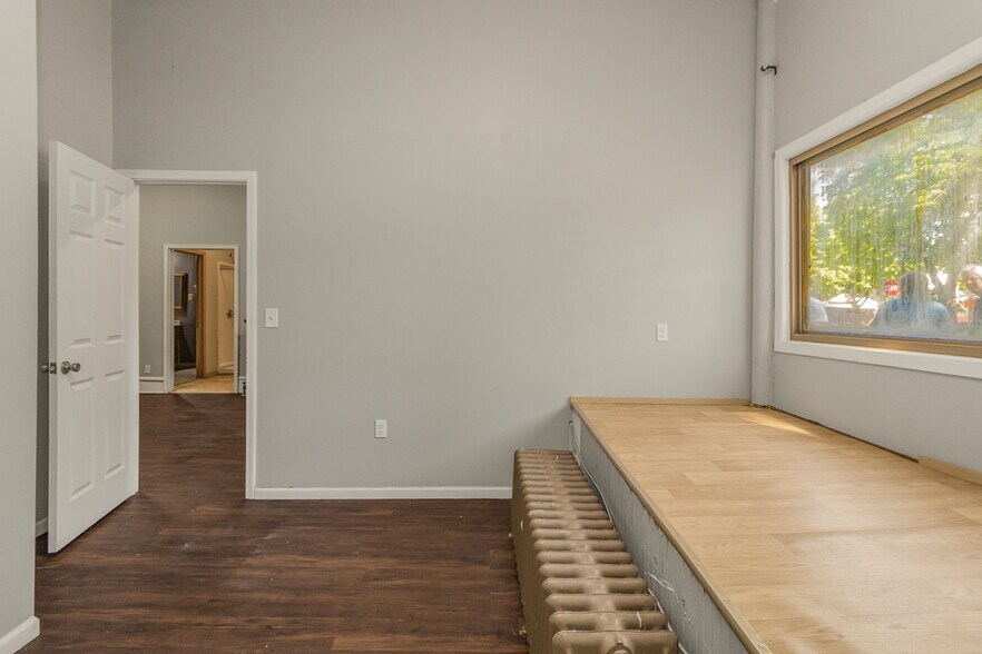 More Photos Of 1321 Payne Ave, Saint Paul Storefront Retail Residential For Sale
