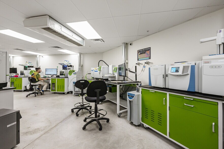 More Photos Of 32475 Date Palm Dr, Cathedral City Freestanding For Sale