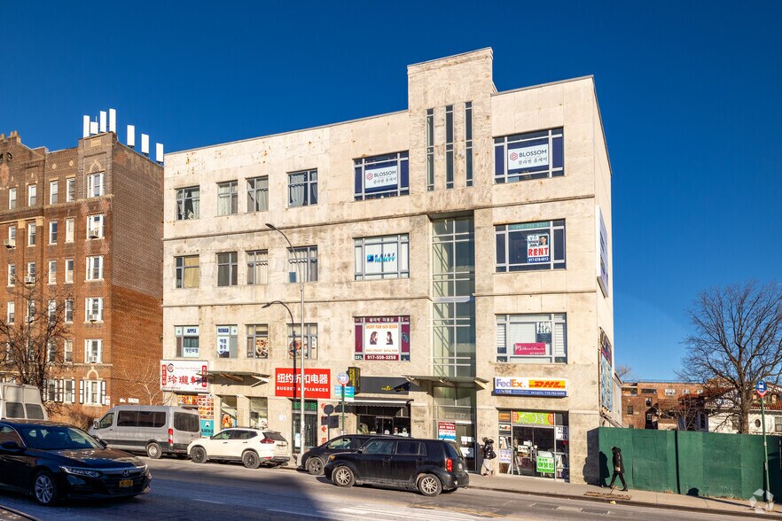 More Photos Of 141-43 Northern Blvd, Flushing Office For Sale