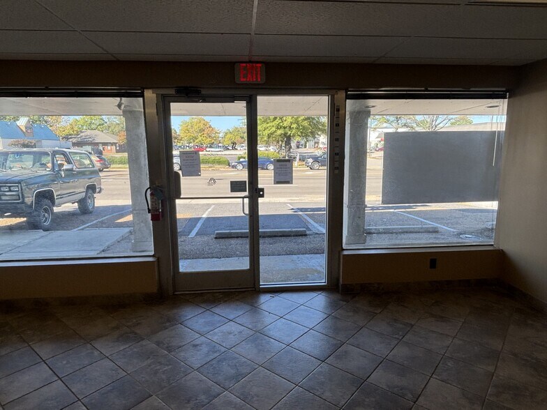 More Photos Of 763-765 W Poplar Ave, Collierville Freestanding For Sale