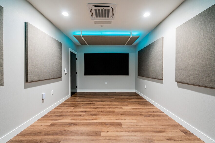 More Photos Of 10442 Burbank Blvd, North Hollywood Office For Sale