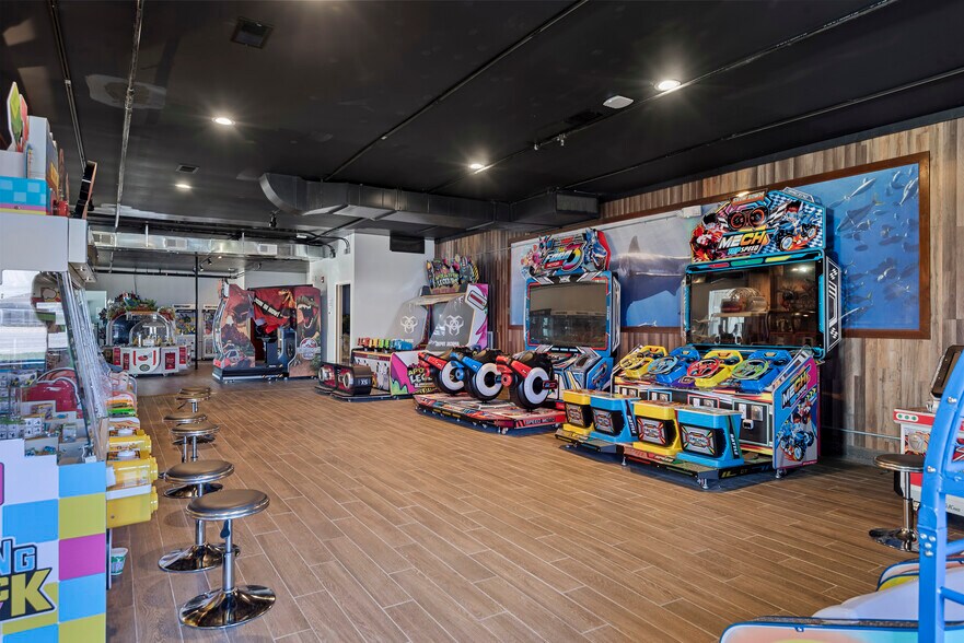 More Photos Of 3101 S MacArthur Blvd, Springfield Restaurant For Lease