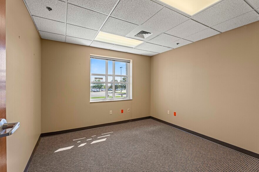 More Photos Of 2778 N Webb Rd, Wichita Medical For Sale