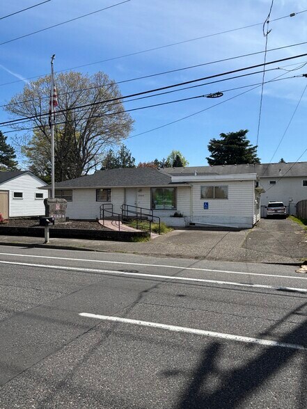 More Photos Of 12440 NE Halsey St, Portland Office For Sale