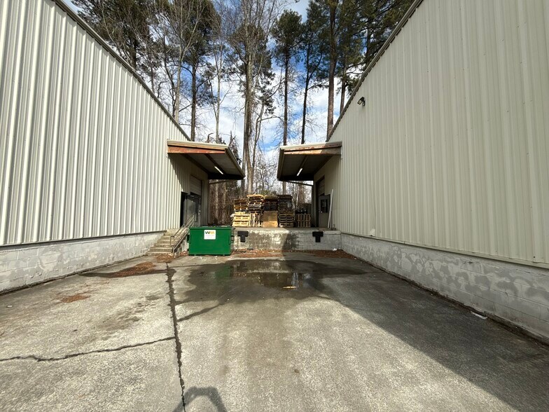 More Photos Of 4504-4506 Bennett Memorial Rd, Durham Flex For Lease