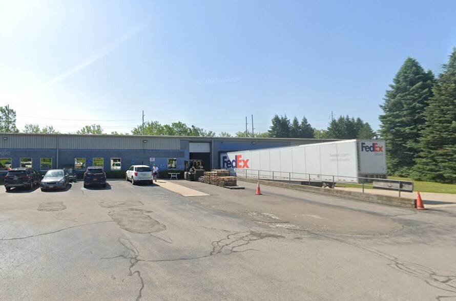 More Photos Of 85 Innsbruck Dr, Cheektowaga Distribution For Lease