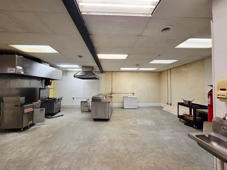 More Photos Of 2227-2229 W 21st St, Lorain Restaurant For Sale