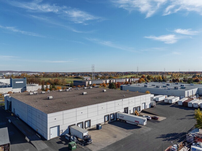 More Photos Of 2625-2655 Boul Jacques-Cartier E, Longueuil Flex For Lease