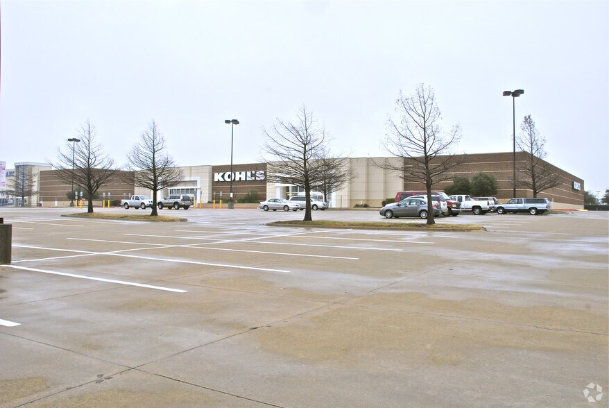 More Photos Of 2712 N Central Expy, Plano Freestanding For Lease