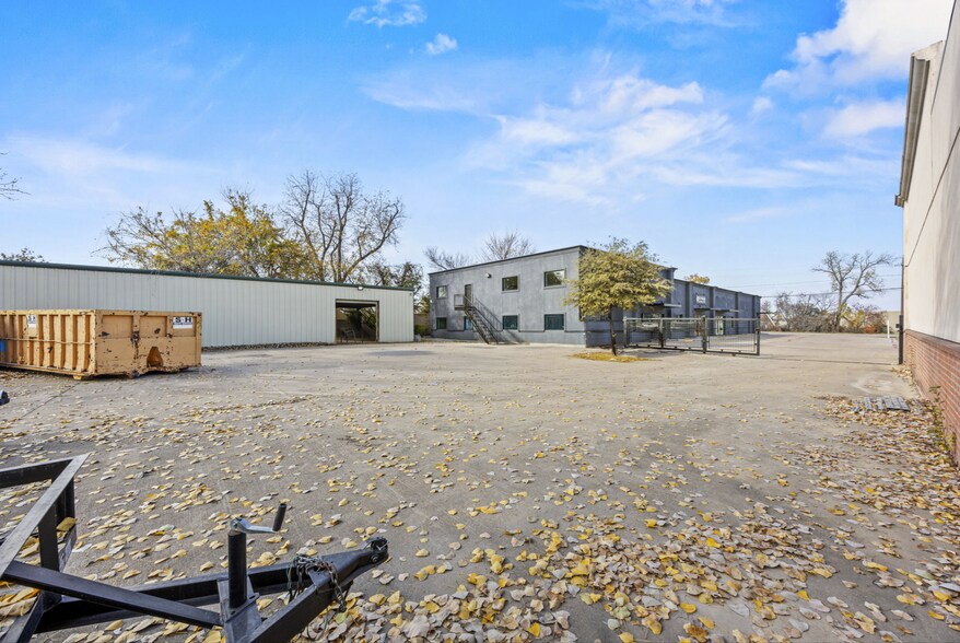 More Photos Of 1878 Royal Ln, Dallas Warehouse For Sale