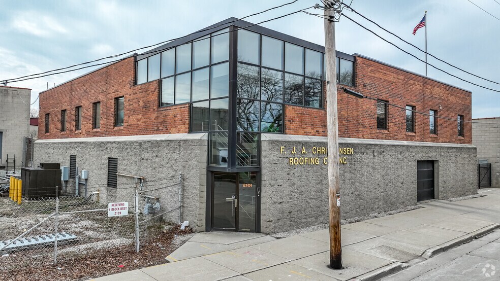 More Photos Of 2201 W Purdue St, Milwaukee Unknown For Lease
