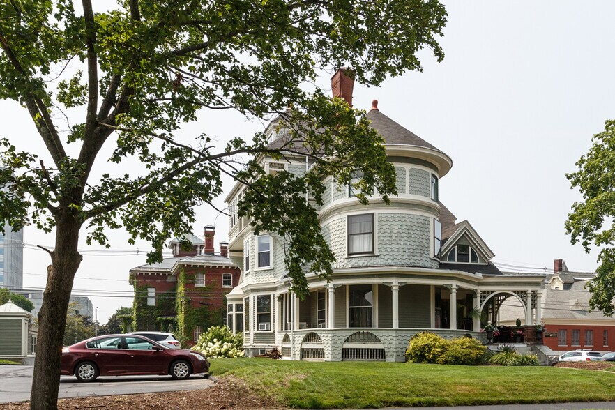 More Photos Of 84 Bay St, Manchester Office Residential For Lease