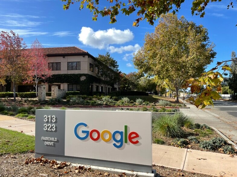 More Photos Of 299 Fairchild Dr, Mountain View Light Distribution For Lease