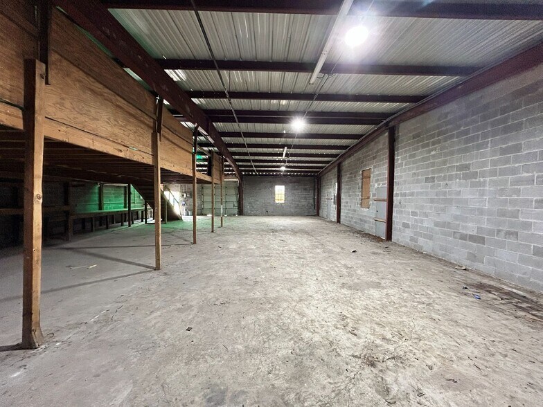 More Photos Of 8019 Richards St, Houston Warehouse For Sale