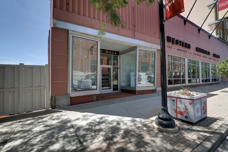 More Photos Of 516 Maine St, Quincy Flex For Sale