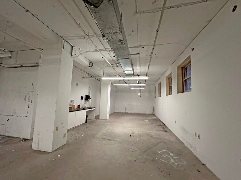 More Photos Of 89 Ionia Ave NW, Grand Rapids Office For Lease
