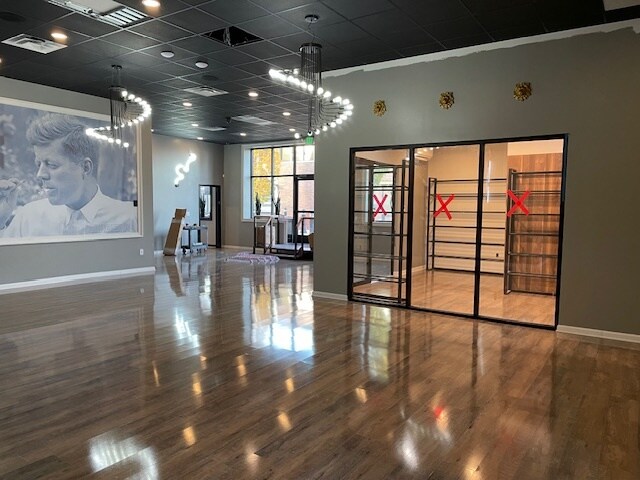 More Photos Of 190 W Main Ave, Gastonia Bar For Lease