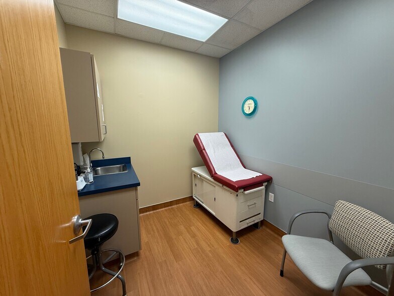 More Photos Of 10020 Dupont Circle Ct, Fort Wayne Medical For Lease