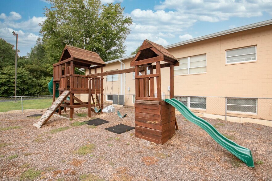 More Photos Of 733 Country Club Dr, Xenia Religious Facility For Sale