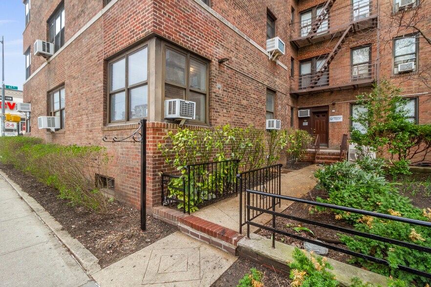 More Photos Of 98120 Queens Blvd, Rego Park Apartments For Sale