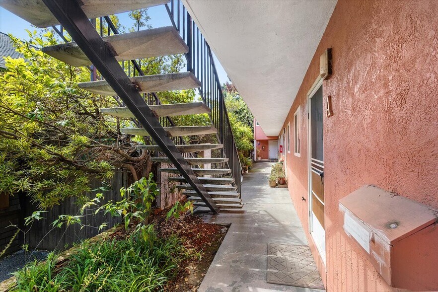 More Photos Of 31 Croxton Ave, Oakland Apartments For Sale