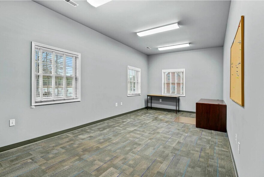 More Photos Of 47332 Thomas Rowe Ln, Lexington Park Office For Lease