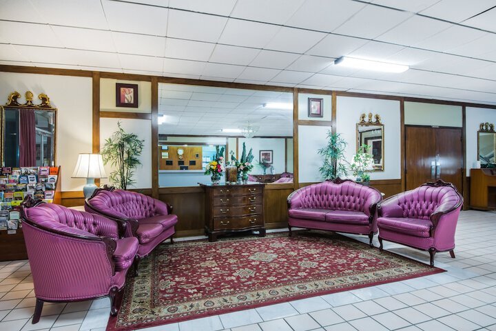 More Photos Of 2395 Scott St, Napoleon Hotel For Sale