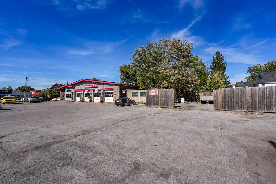 More Photos Of 6499 Lundys Ln, Niagara Falls Auto Repair For Sale