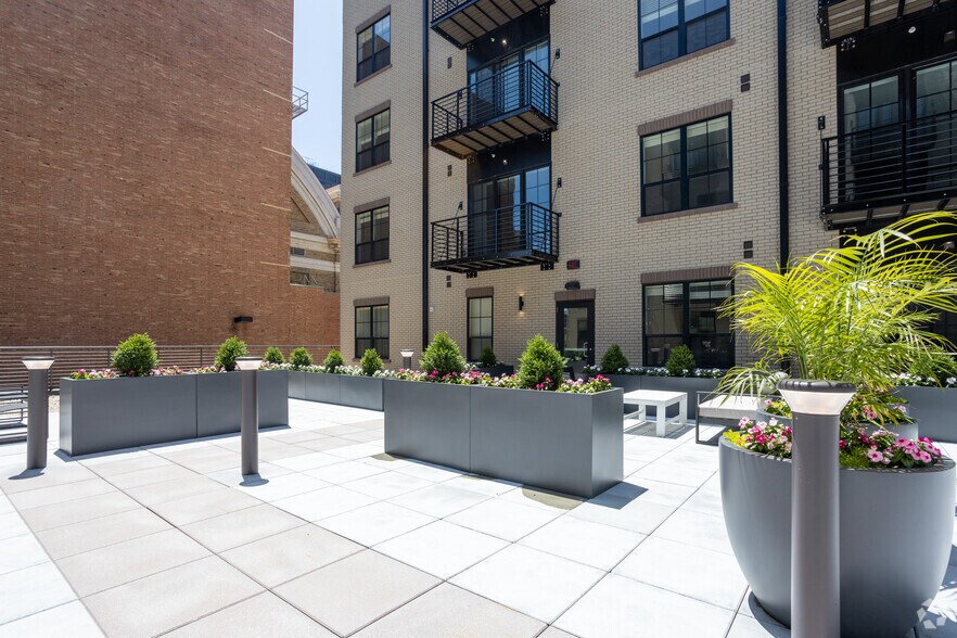 More Photos Of 140 E Monument Ave, Dayton Apartments For Lease