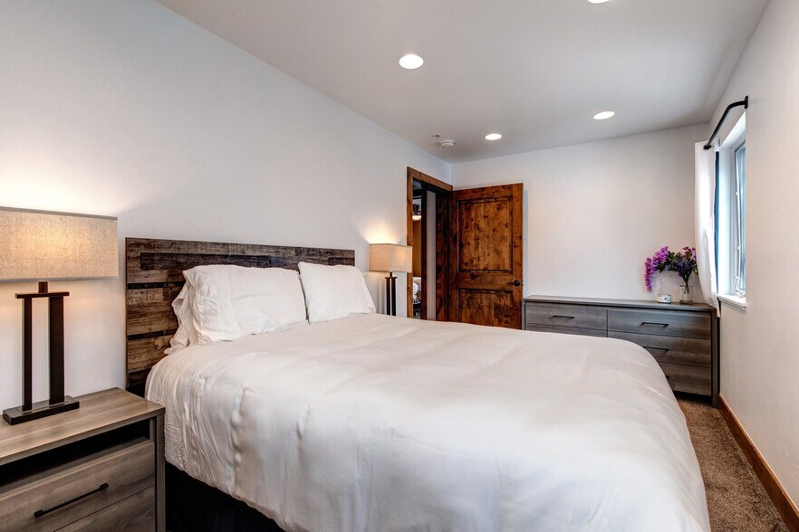 More Photos Of 1469 Woodside Ave, Park City Lodge Meeting Hall For Sale